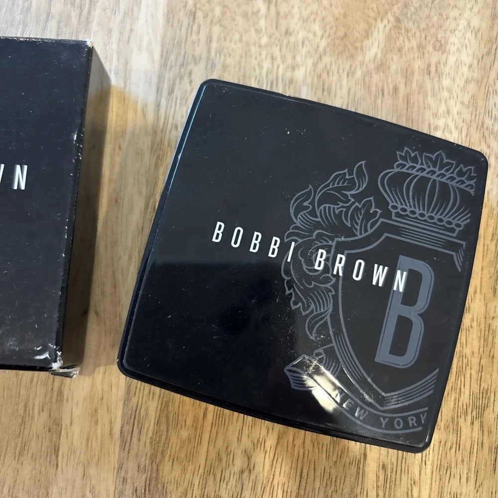 Bobbi Brown Sheer Finish Pressed Powder - No.5 Soft Sand 0.38 OZ.